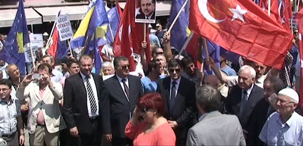 Kosovalılar Erdoğan için sokağa döküldü 