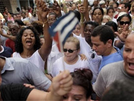 Küba 500 bin kamu çalışanını işten çıkarıyor 