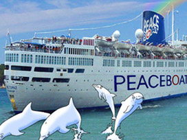 Kuşadası Limanı'na 'Barış Gemisi' yanaştı 