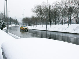 Kütahya'ya yılın ilk karı yağdı 