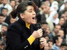 Leyla Zana 20 yıl sonra meclis yolunda 