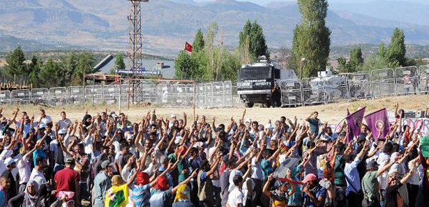 Lice'de toplanan 2 bin BDP'li karakola yürüdü 