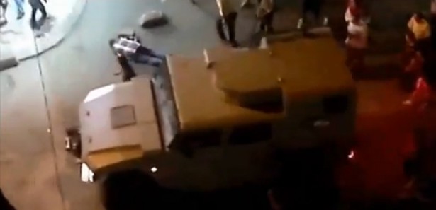 Mısır'da asker göstericiyi böyle vurdu 