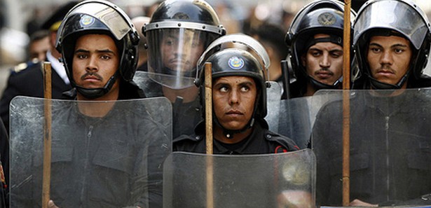 Mısır ordusu Süveyş'te kontrolü sağladı 
