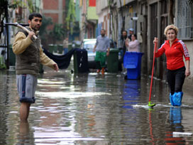 Manisa'da 400 ev iş yerini su bastı 