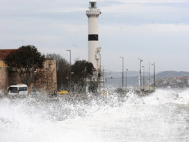 Marmara'da lodos deniz ulaşımını etkiliyor 