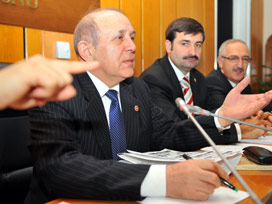 Meclise damga vuran 'terbiyesiz' kavgası
