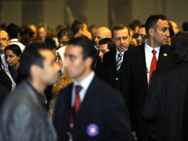 Mecliste ayaküstü Erdoğan- BDP zirvesi Mecliste ayaküstü Erdoğan- BDP zirvesi