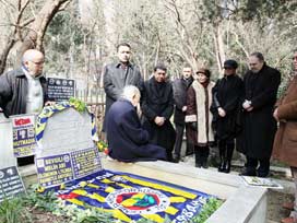 Melih Ilgaz kabri başında anıldı 