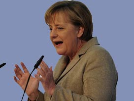 Merkel, IMF'nin önerisine posta koydu 