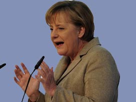 Merkel, IMF'nin önerisine posta koydu