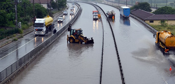 Meteoroloji'den şiddetli yağış uyarısı! 