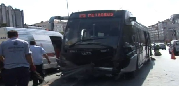 Metrobüs yolunda kaza: 1 ölü 