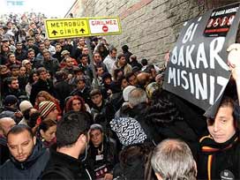 Metrobüste şüpheli paket paniği