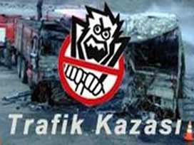 Minibüsle motosiklet çarpıştı: 1 ölü