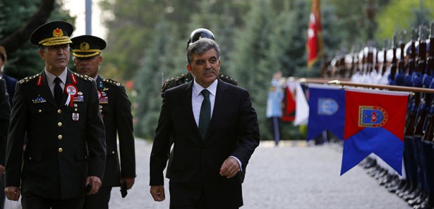 Muhafız Alayı'nda sancak devir teslim töreni
