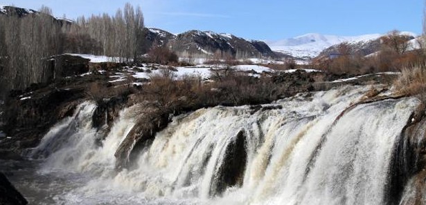 Muradiye Şelalesi coştu GALERİ 