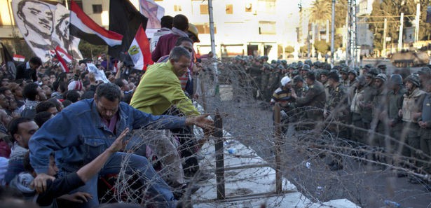 Mursi destekçileri ve karşıtları arasında çatışma 