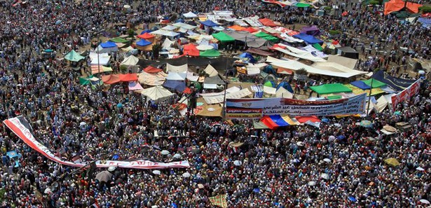 Mursi karşıtı gösteriler sürüyor 