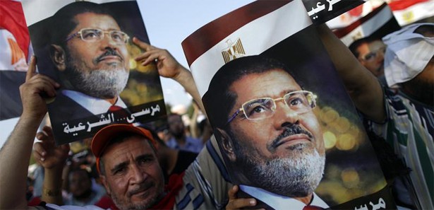 Mursi'nin diplomatk pasaportu iptal! 