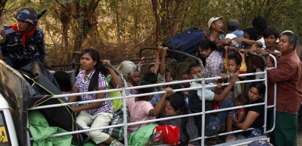 Myanmar'da 2 cami ve 50 ev kundaklandı