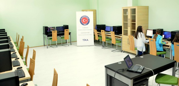 Nikşiç Lisesi modern bilgisayar sınıfına kavuştu 