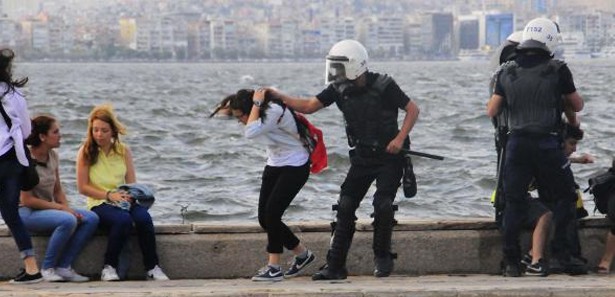 O polislere soruşturma açıldı