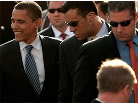 Obama, CIA ve Romney ile dalga geçti 