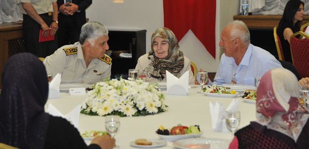 Org. Necdet Özel'den anlamlı iftar 