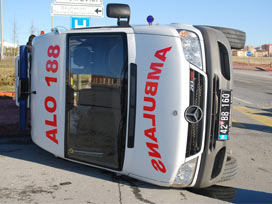 Osmaniye'de ambulans kaza yaptı: 6 yaralı 