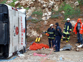 Otobüs Antalya yolunda devrildi: 5 ölü 