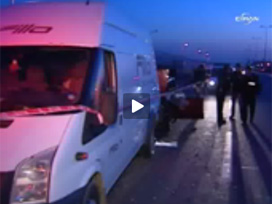 Otomobil minibüse çarptı: 1 ölü VİDEO 
