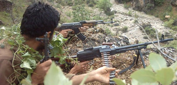 PKK'lılar şantiye basıp araçları yaktı 