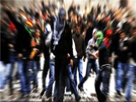 PKK´lı provokatörler taş yağdırdı