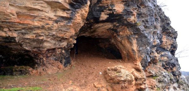 PKK'ya ait yaşam malzemeleri ele geçirildi 