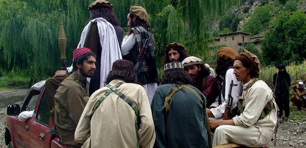 Pakistan Talibanı Esed'e karşı savaş açtı 