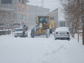 Patnos'ta 92 köy yolu ulaşıma kapandı 