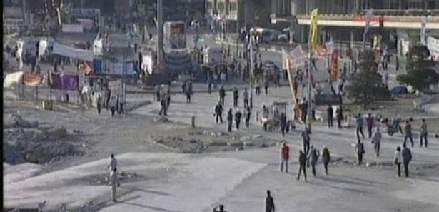 Polis ekipleri Taksim Meydanı'na girdi 