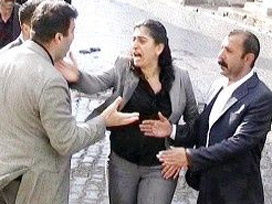 Polis tokatlayan BDP'li Tuncel: Şaşkınım Polis tokatlayan BDP'li Tuncel: Şaşkınım