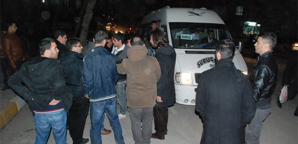 Polise kızdılar bıçakla konsere girmeye kalktılar