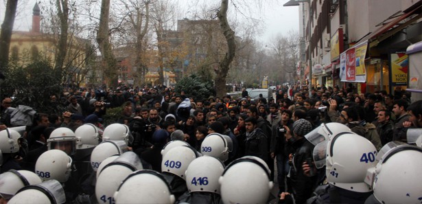 Polisle BDP'liler arasında arbede yaşandı 