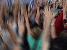 Polonya´da sağ muhalefet hükümeti protesto etti