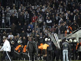 Protokol tribününde gerginlik yaşandı! 