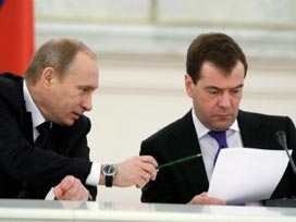 Putin kendi yerine Medvedev´i önerdi 