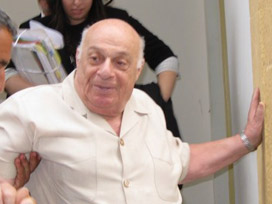 Rauf Denktaş solunum cihazına bağlandı