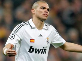 Real Madrid'de Pepe 4 hafta yok 