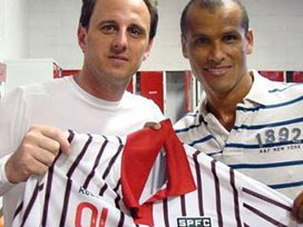 Rivaldo Rivaldo'yu kiraladı 