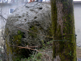 Rize´deki 400 tonluk kaya kırıldı