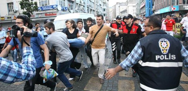 Rize'deki gerginliği AK Partili Başkan sona erdirdi! 