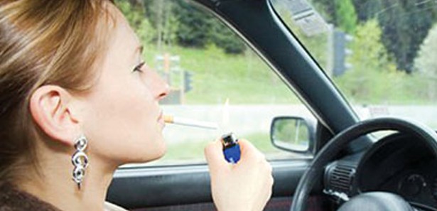 Sürücü koltuğunda sigara cezasız kalmayacak 
